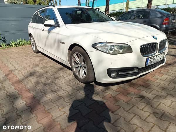 BMW Seria 5 518d - 12