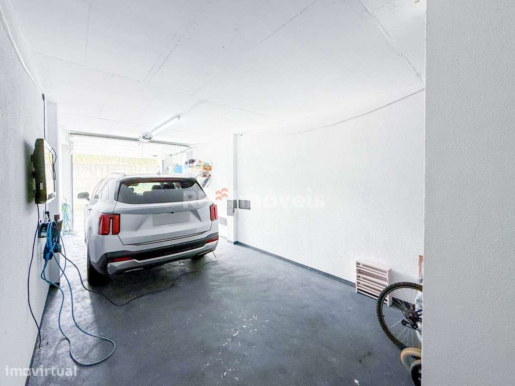 Apartamento T3 Semi-Novo, c/ Garagem - em Constância-41