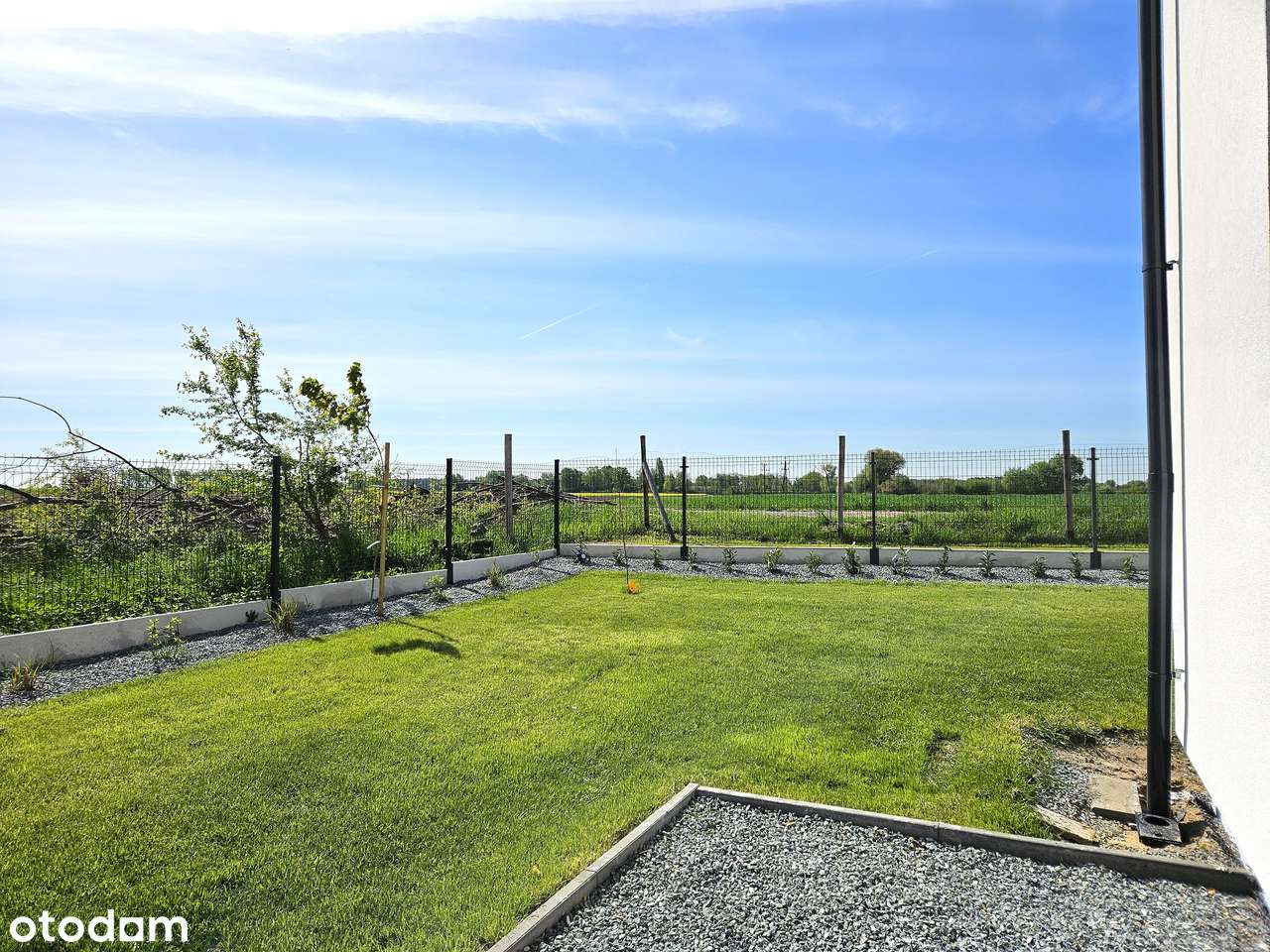 Bliźniak w wysokim standardzie | Garaż w bryle + Pompa Ciepła-12