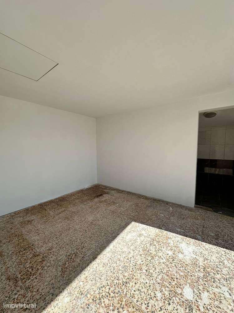 Moradia T2 | Para Remodelar | Garagem | Lomba | Rio Douro-19