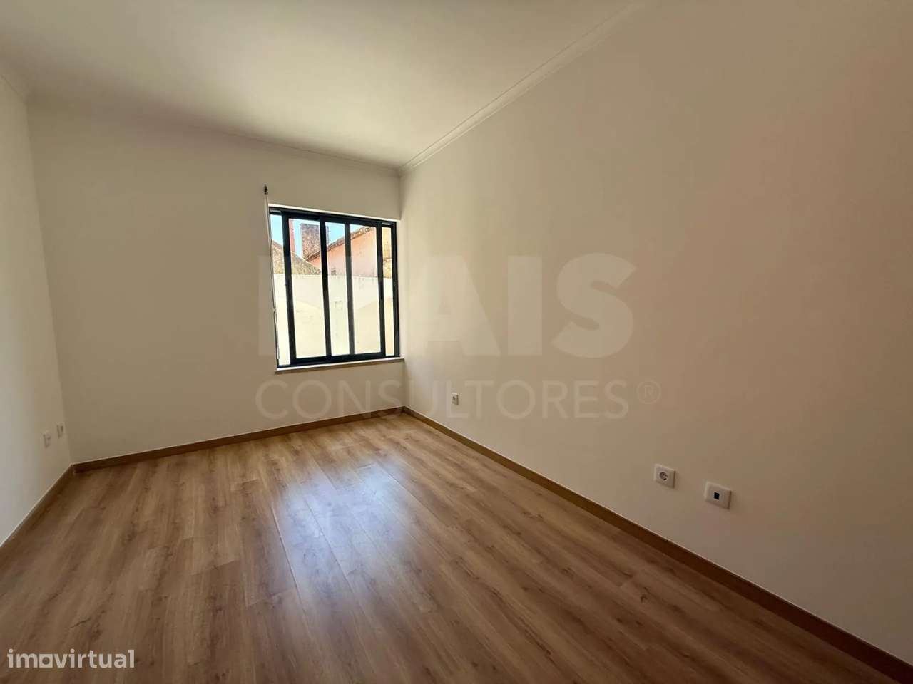 Apartamento T2 Semi-Novo | Terraço | Garagem | Bombarral-17