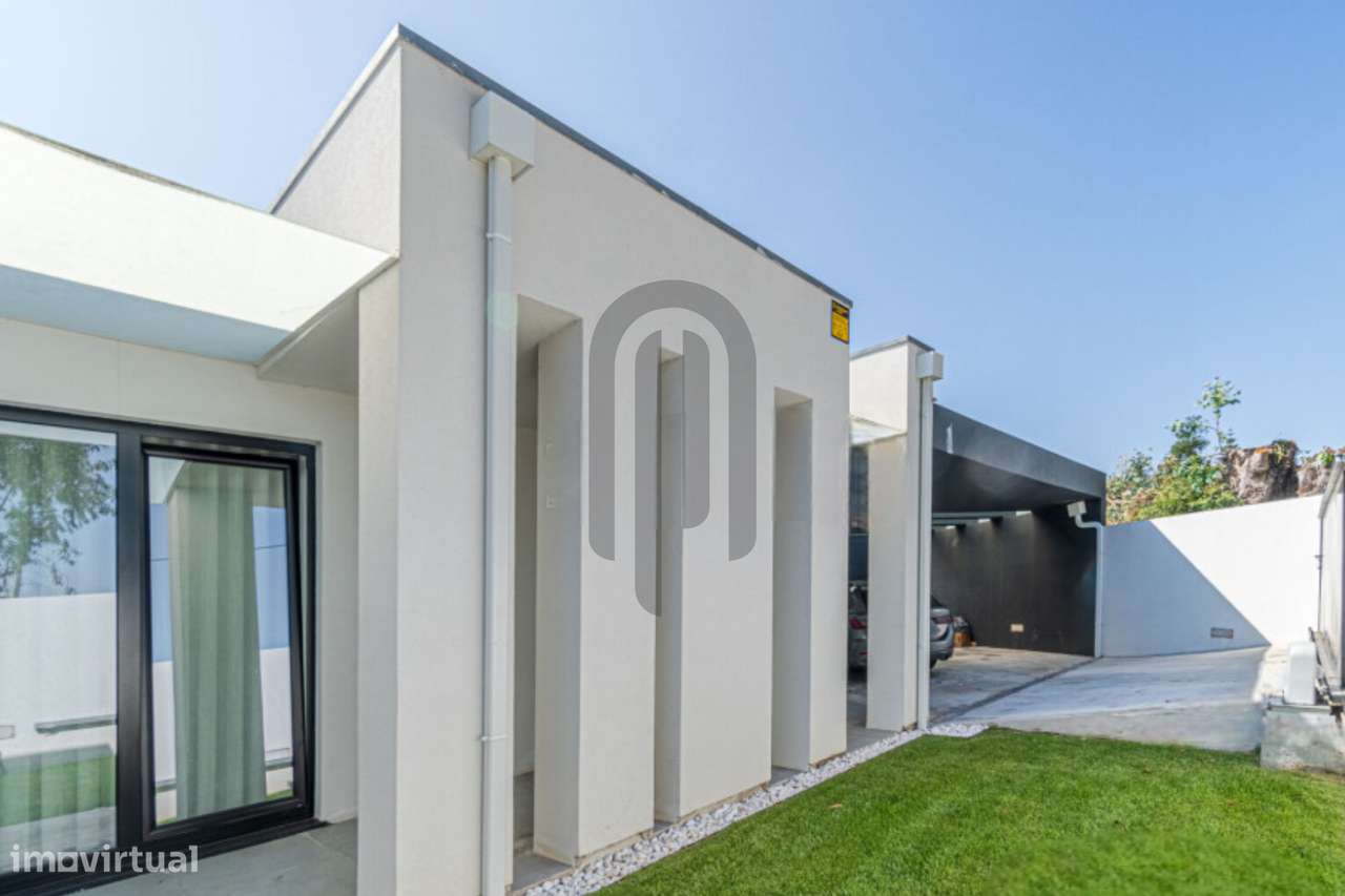 Moradia Térrea T4 independente na Maia-32