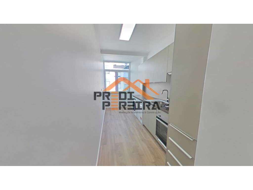 Reservado!
T3 luminoso e espaçoso, situado na Póvoa de Santo Adrião. - Grande imagem: 5/27