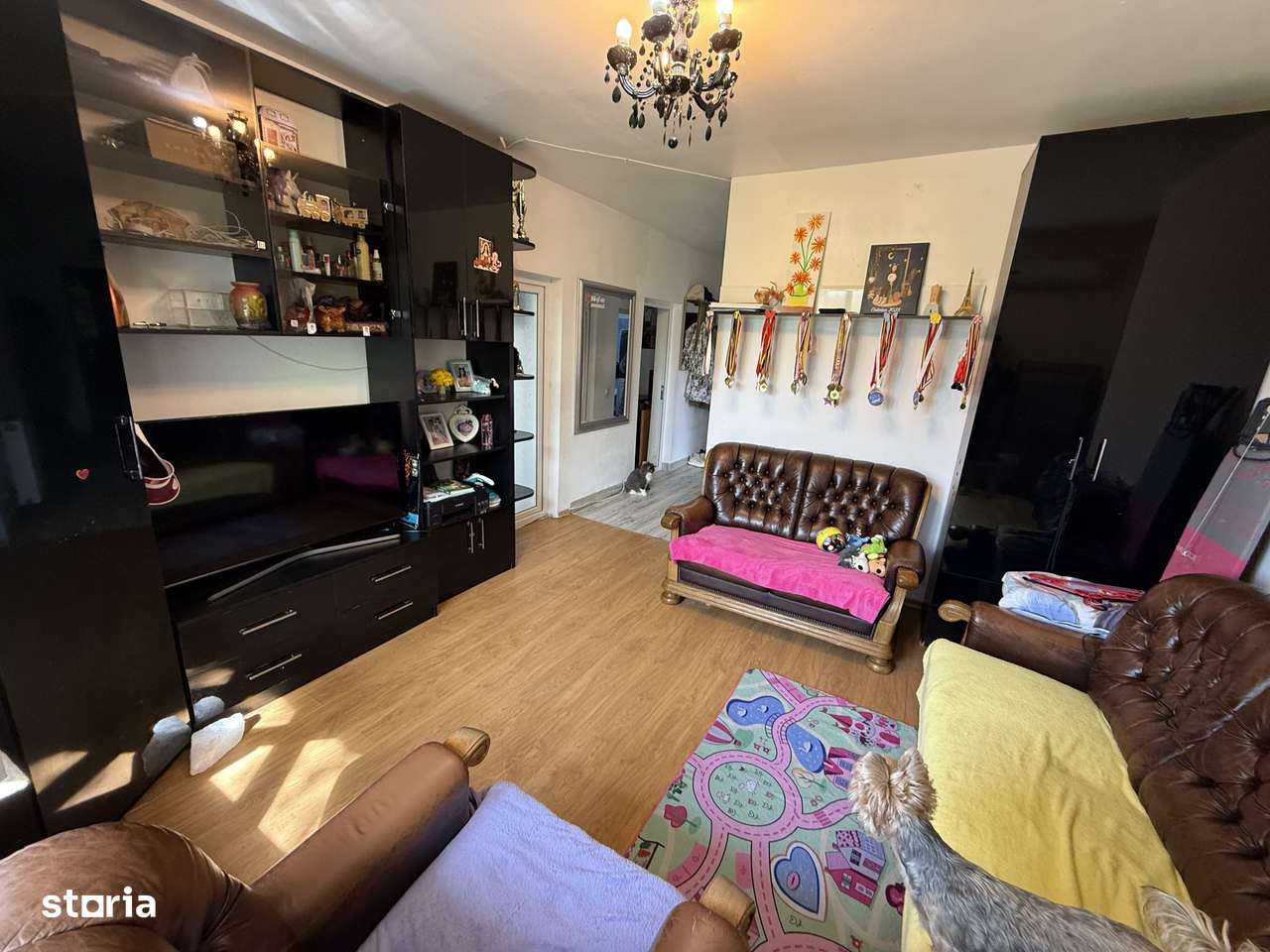 Ap 3 camere - rezultat din alipirea a 2 garsoniere - 62 mp - parter