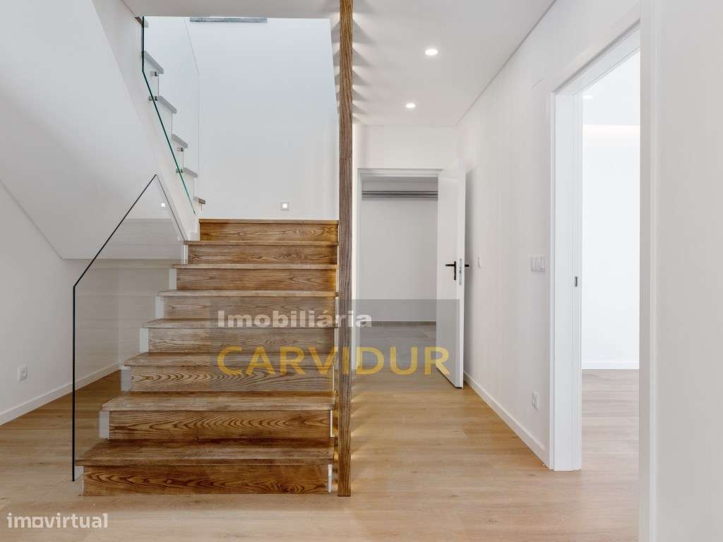 Moradia Ericeira a 12km V4 Nova em Lote com 730m2 e praia a 300m-10