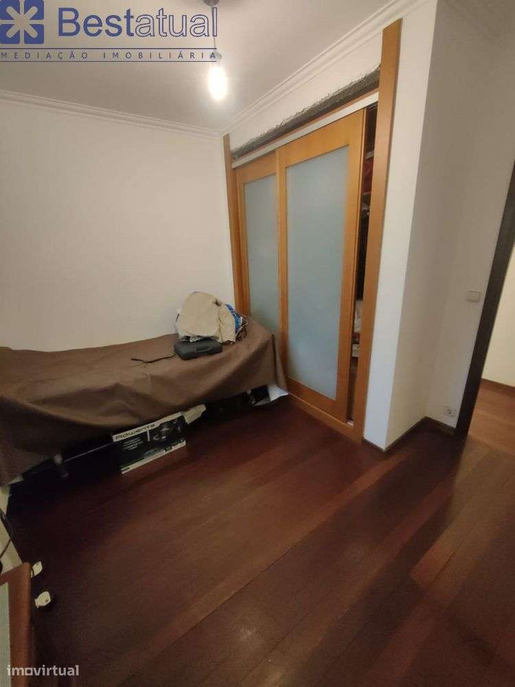 Moradia T4  C/Sótão + 1 Habitação T 3 - J/MC Donalds-36