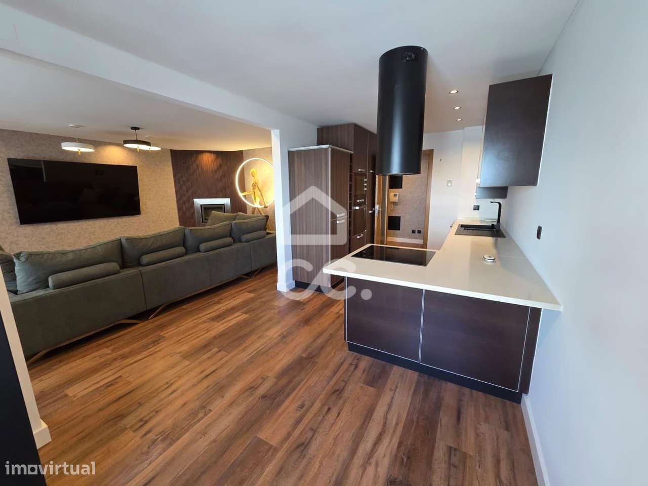 Apartamento T1 na Venda do Pinheiro com Garagem, Elevador e AC-23