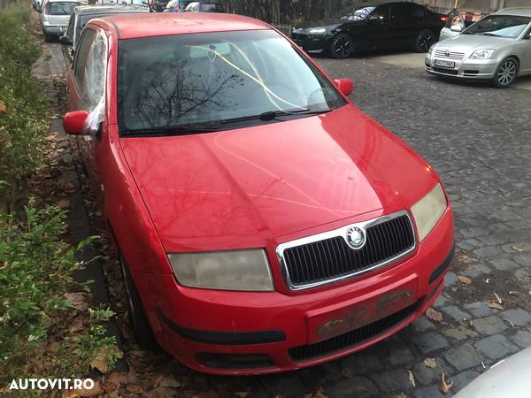 Dezmembrez Skoda Fabia 1 facelift 1.2 benzina rosu - 5