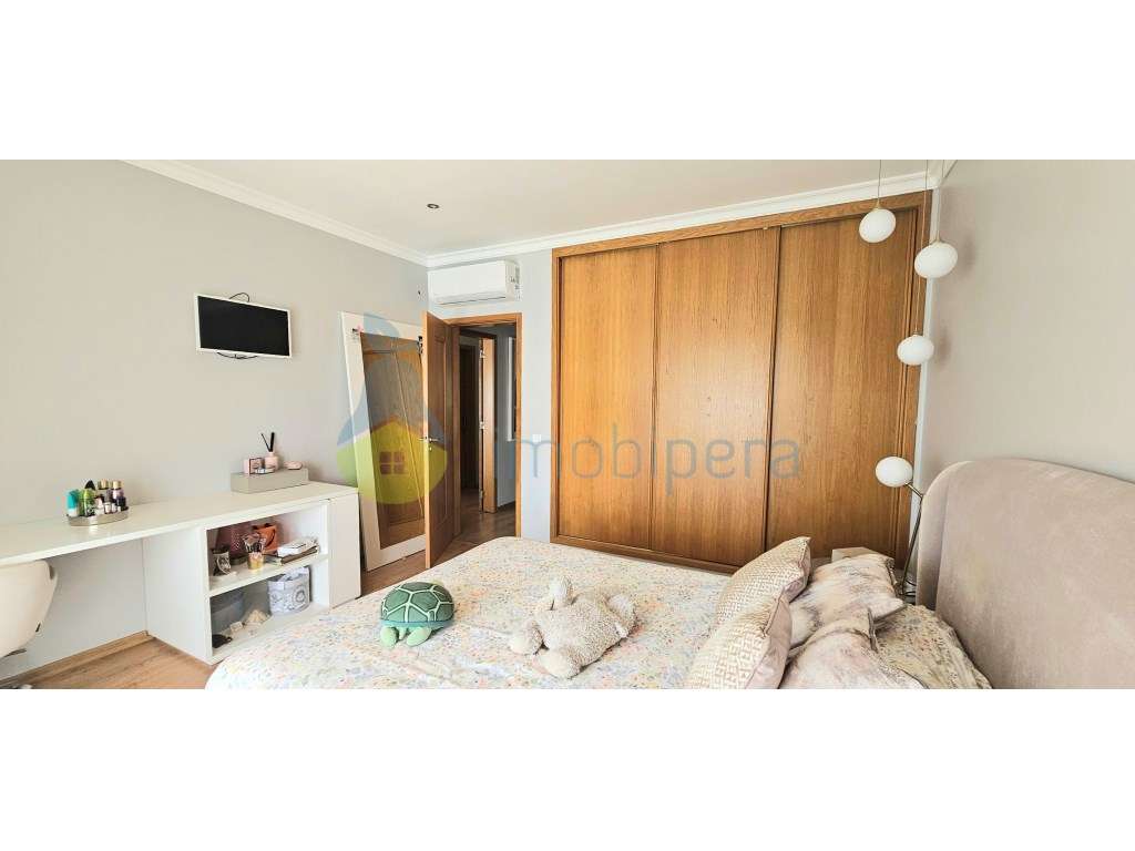 Moradia T4 com 260m2 de área e cave de 95m2, localizada no Monte da...-39