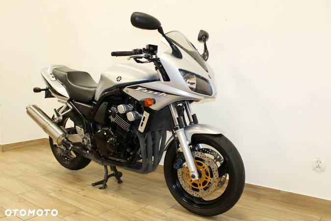 Yamaha FZS - 2