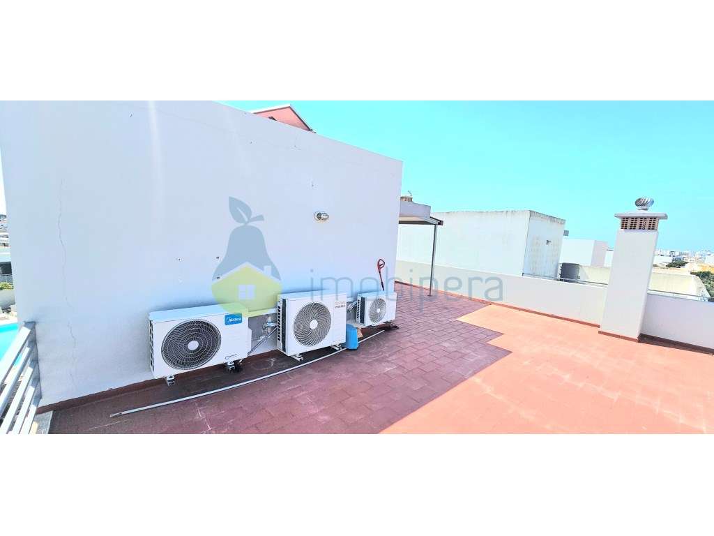 Moradia T4 com 260m2 de área e cave de 95m2, localizada no Monte da...-53