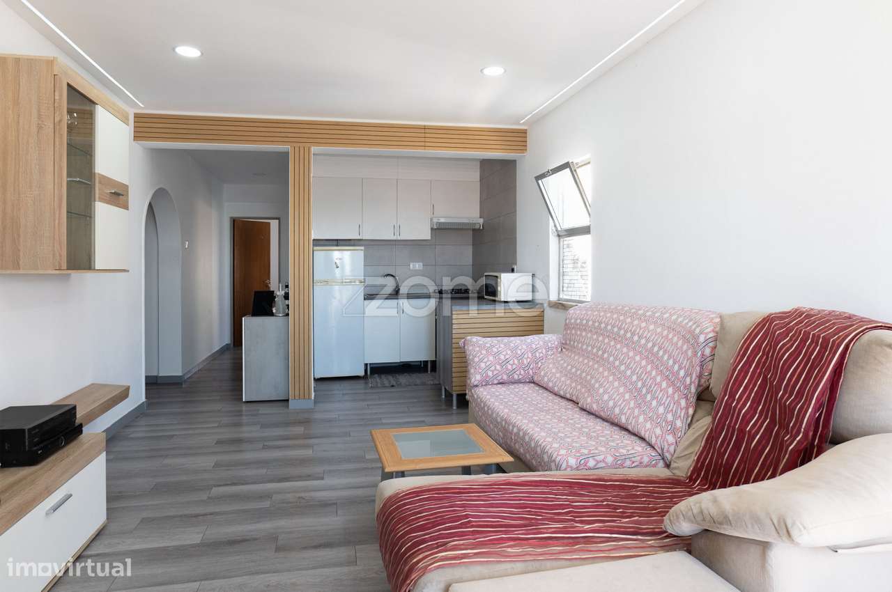 Vende-se apartamento T1 Remodelado, Monte Abraão-11