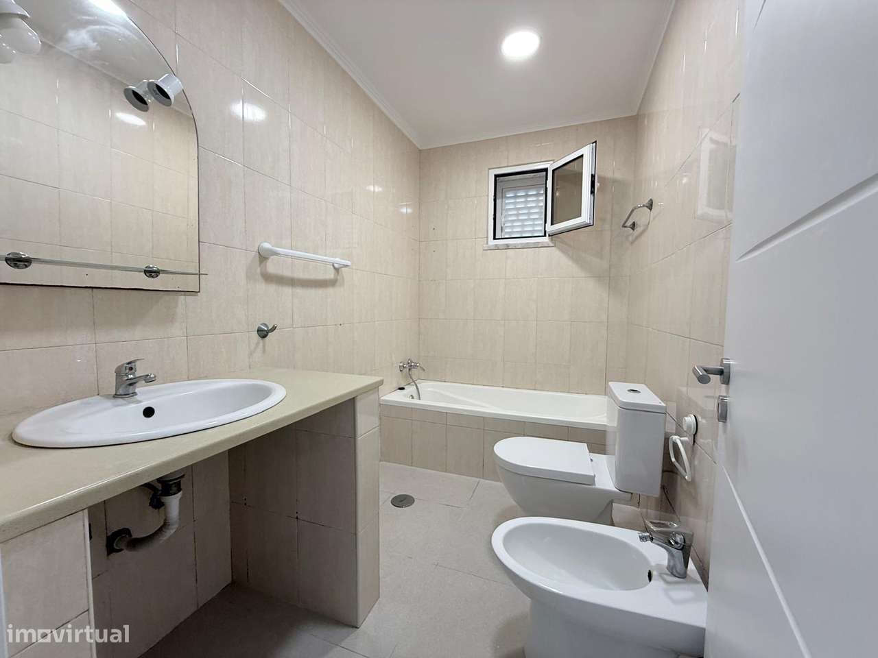Moradia T3 em lote de 420m2 em Fernão Ferro-15