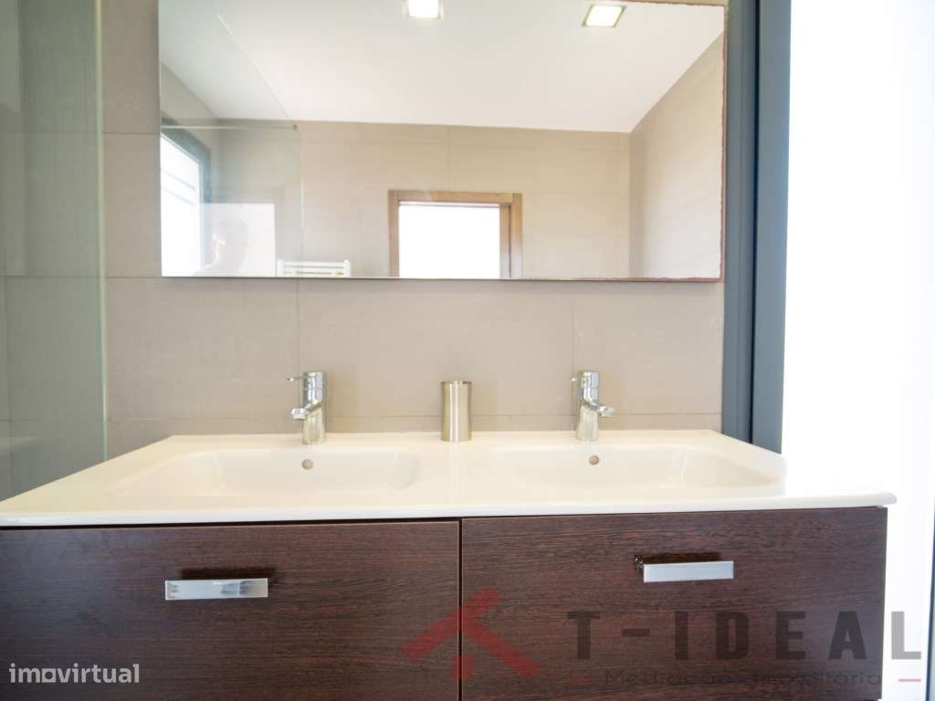 Moradia T4 Moderna Vista Mar-46