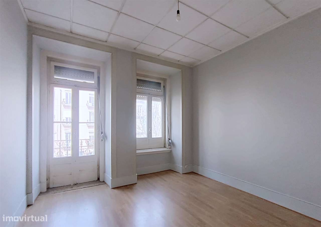 Apartamento T3 usado Arroios Lisboa-3