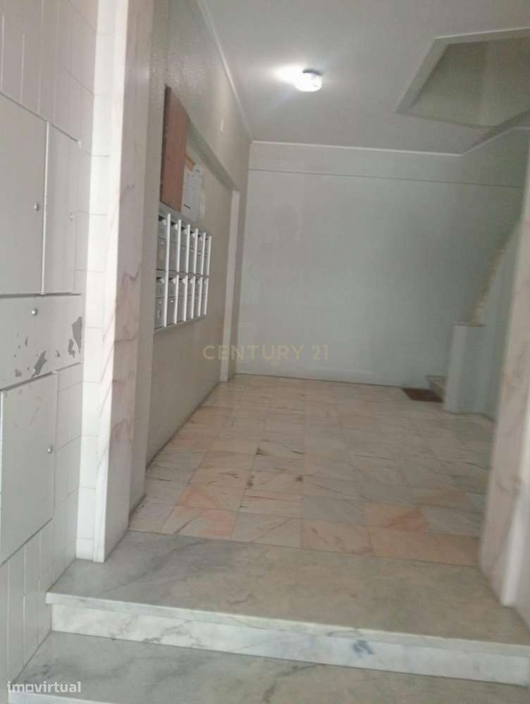 T1 Usado Centro Almada - Oportunidade Única!-8