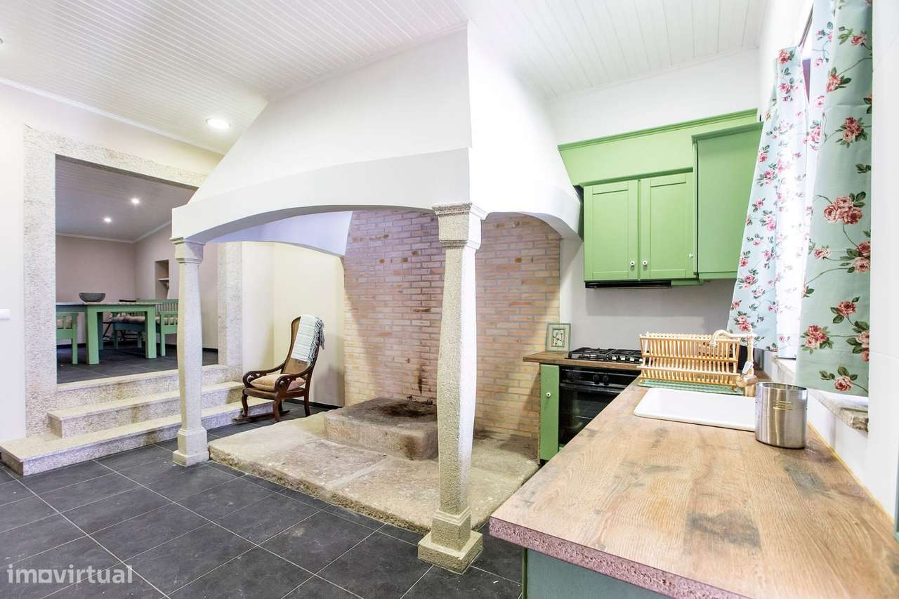 Vende-se Casa Senhorial com 5 quartos - São João da Pesqueira - Grande imagem: 5/16