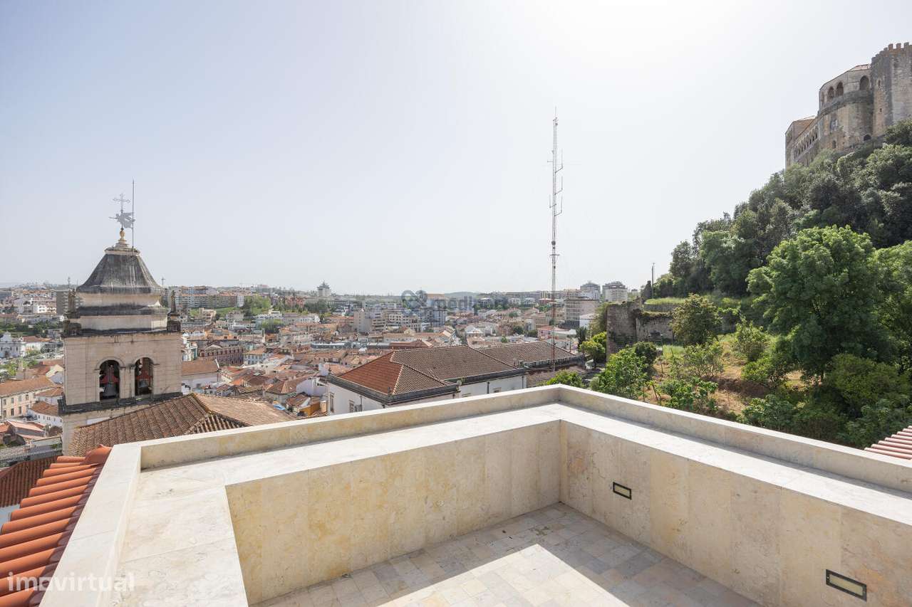 APARTAMENTO T3 JUNTO AO CASTELO LEIRIA - FACÇÃO E-7