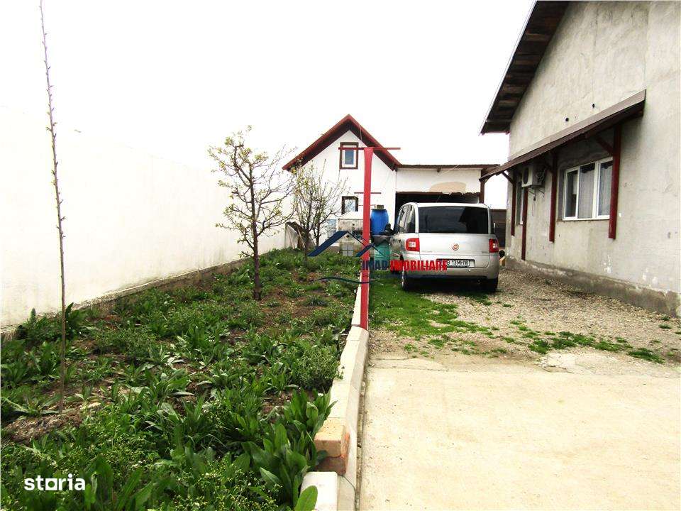 Cu mare potential! Vanzare Casa P+Pod si acoperis tip terasa in Ulmi.-5