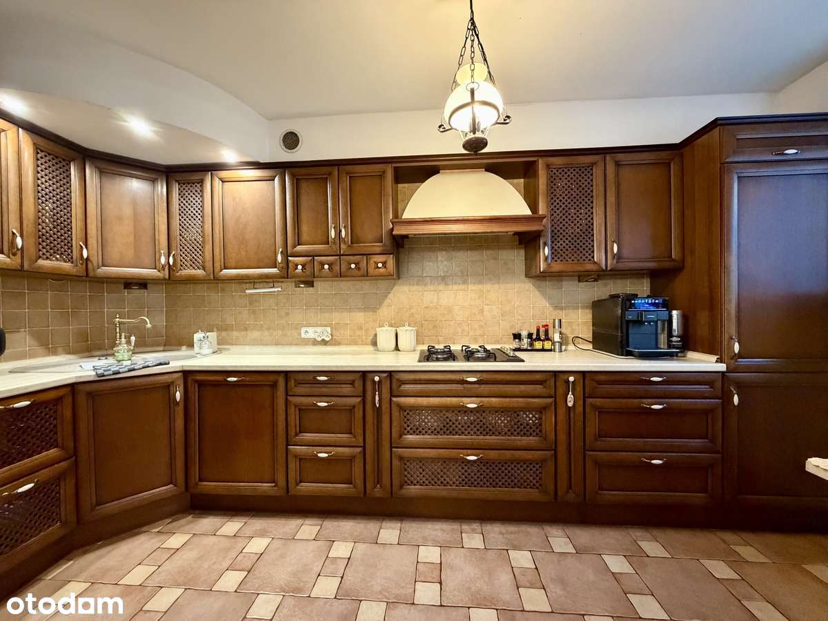 Ul.Lotnicza/5pok/cztery poziomy/ogród/garderoba/garaż/siłownia-7