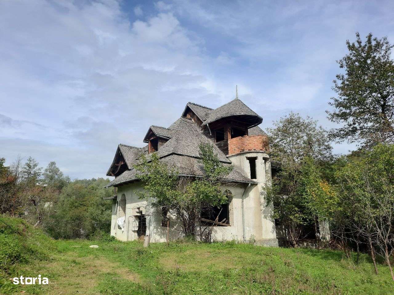 Casă spațioasă stil conac , aproape de natură - Imagine principală: 1/10