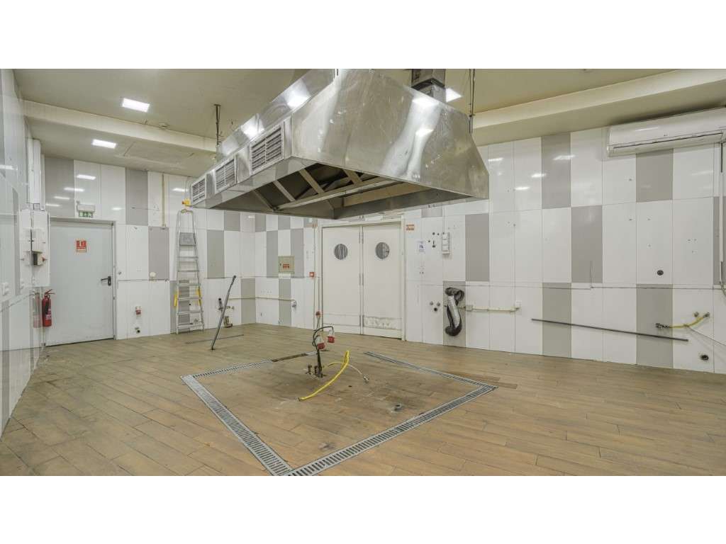 Loja no Centro de Lisboa | 265 m² | Sem Trespasse-9