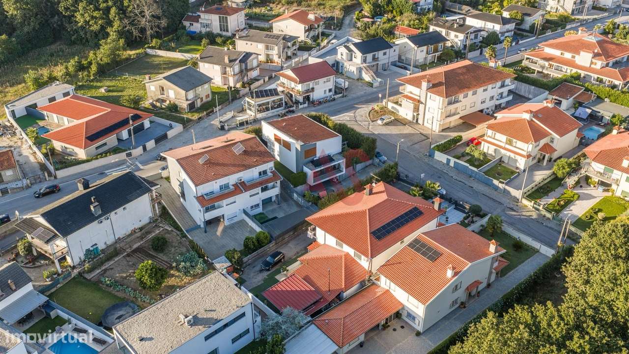Moradia T4 com Suite Master, Jardim e Garagem para 4 carros | Corvite,-4