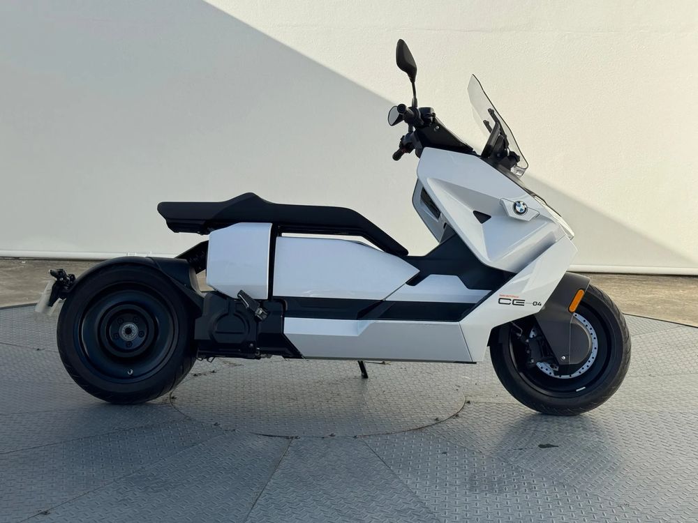 BMW CE 04