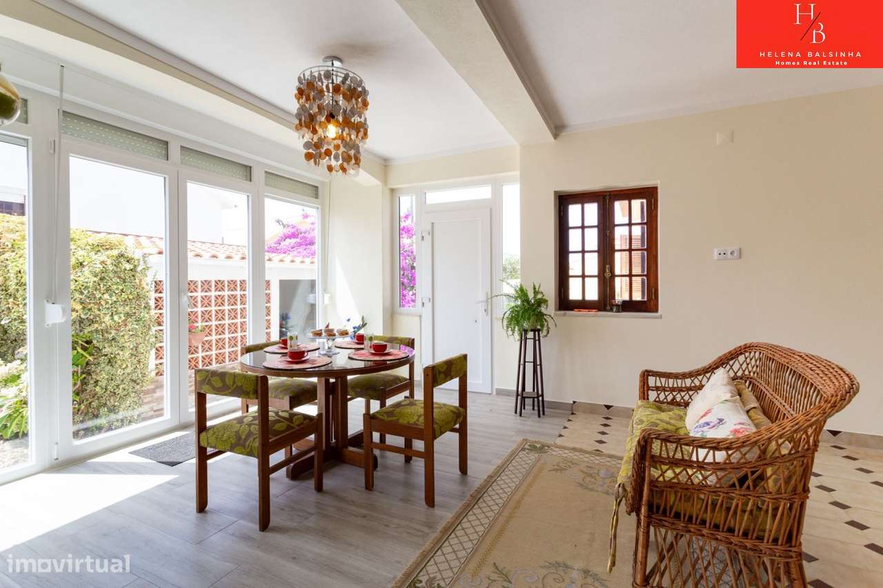 Bonita moradia V6, situada nos Casais de São Lourenço, junto à pra-19