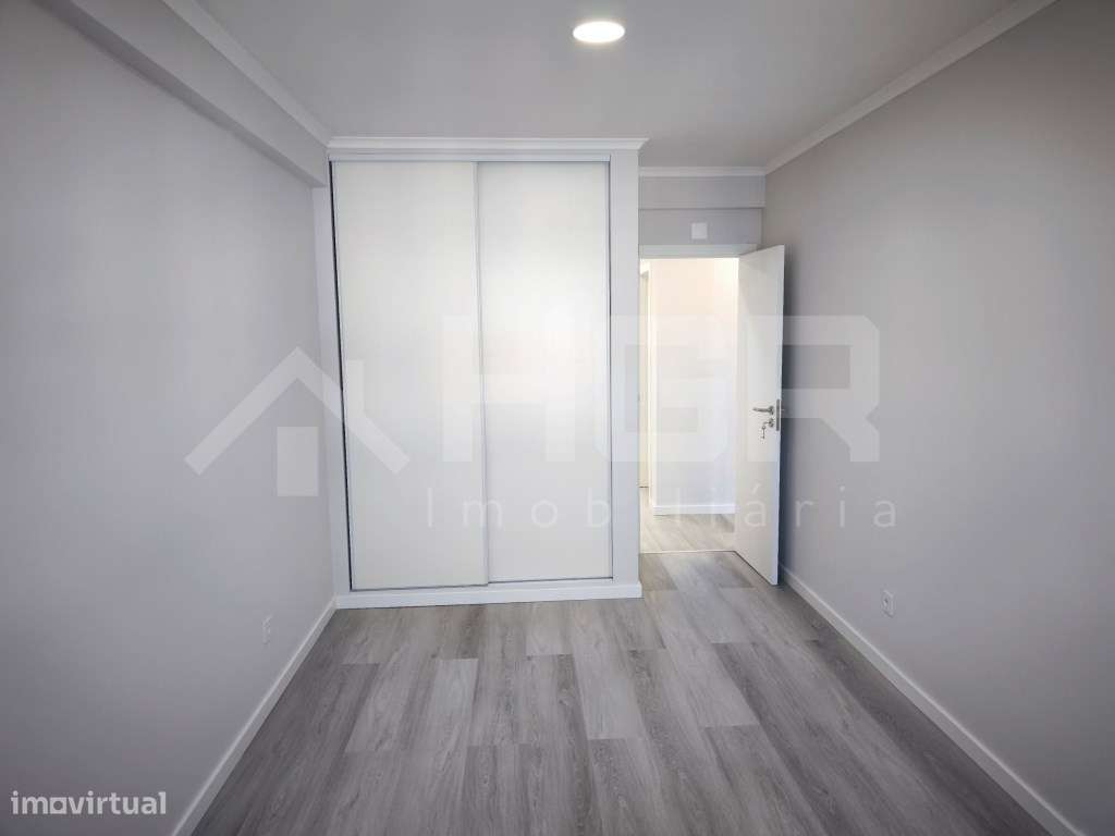 T4 | TOTALMENTE RENOVADO | BOAS ÁREAS | 2 CASAS DE BANHO | AMORA - ...-29