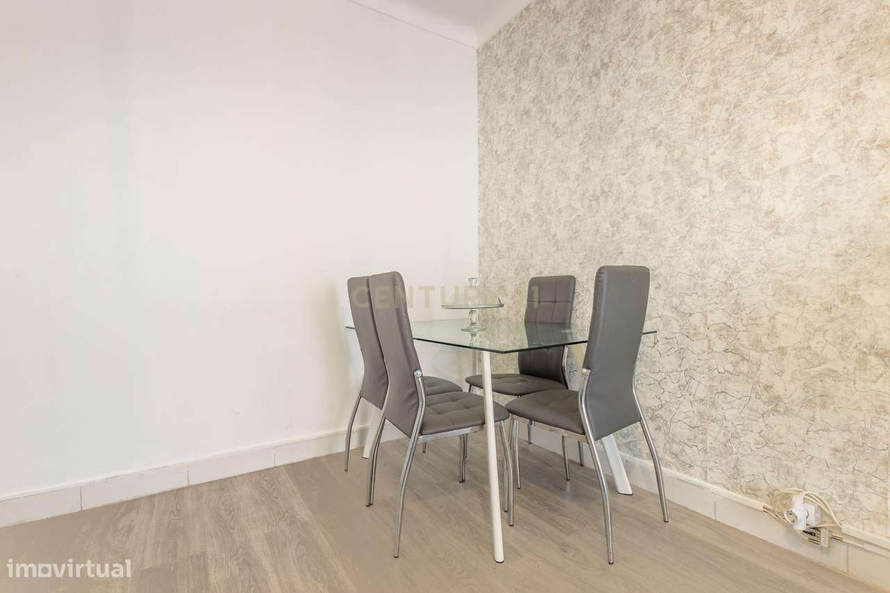 Apartamento T2 com 3 quartos e um quintal em Queluz - Grande imagem: 4/17