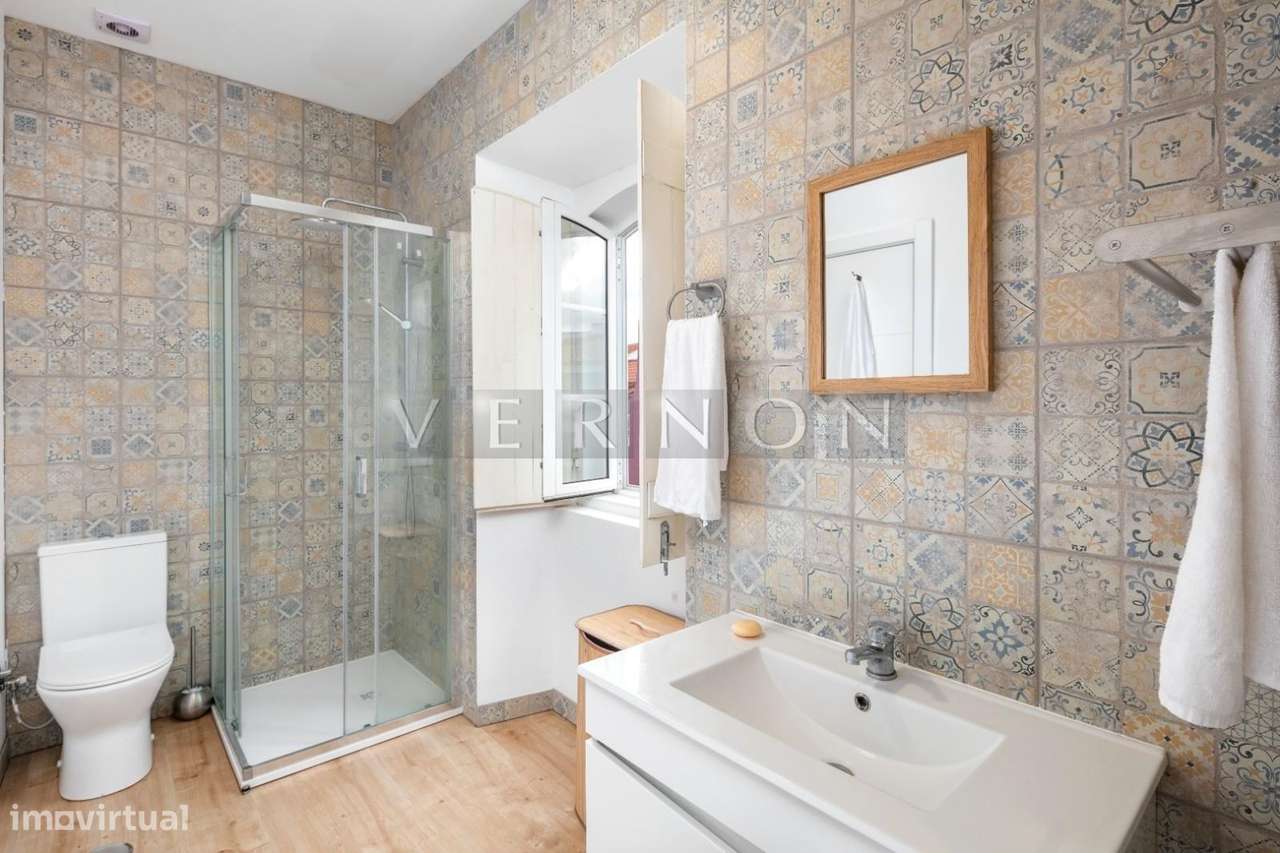 Moradia Histórica Renovada no Centro de Lagoa | T3 com 194 m² | 2 Habi-12