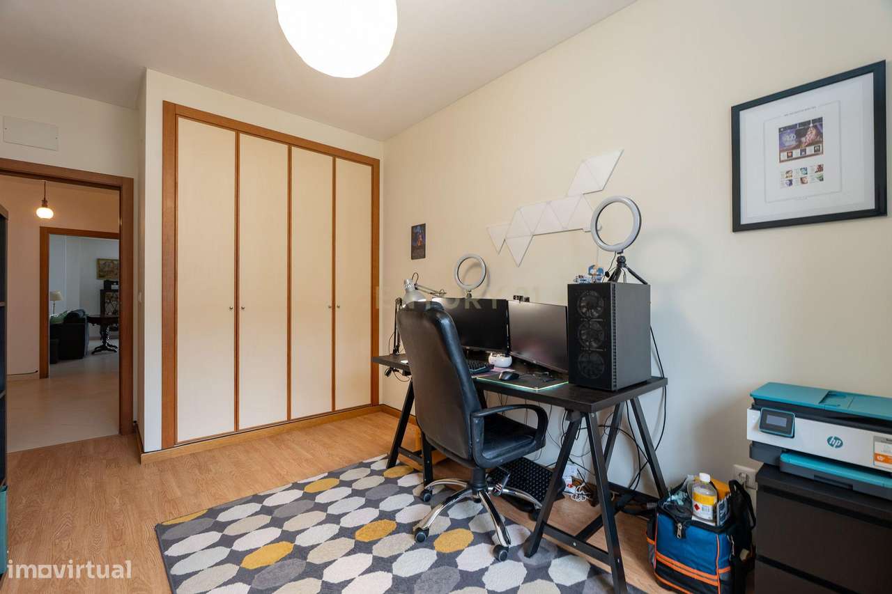 Apartamento T3 com áreas generosas-32