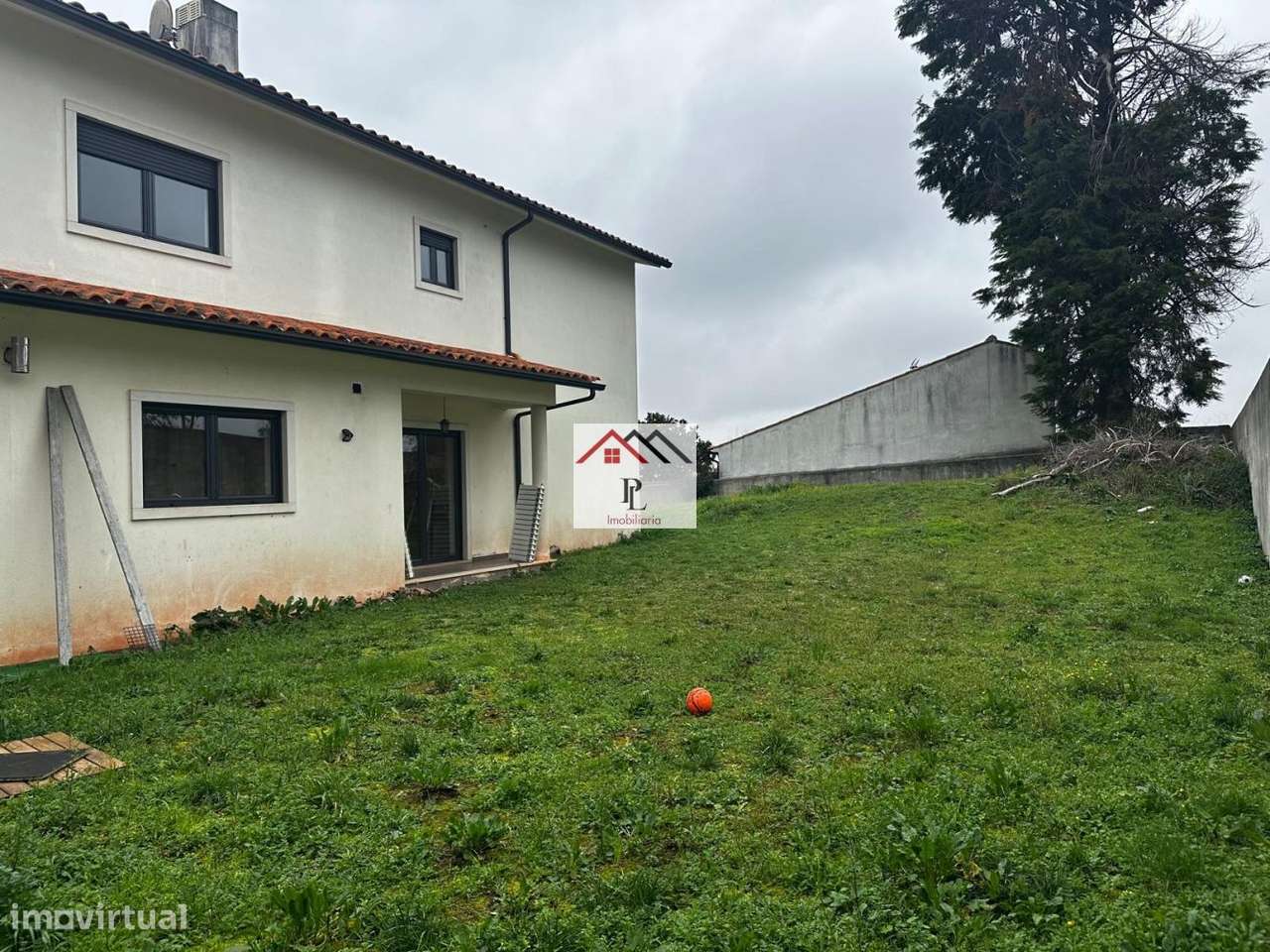 Moradia  T4 isolada inserida num lote de 700m2 em Penela  (V907MS)-24