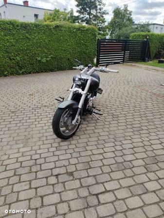 Suzuki Intruder - 10