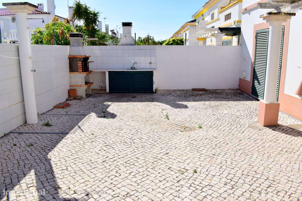 Moradia T3 com terraço e garagem em Manta Rota-7