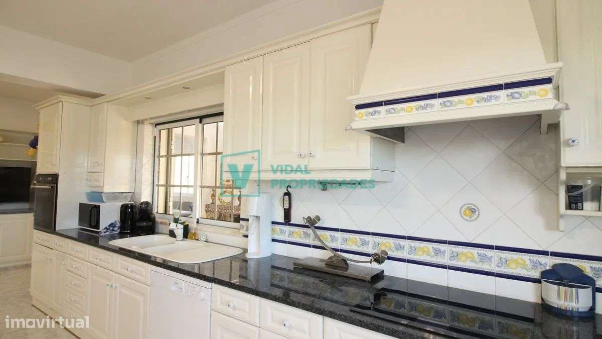 Moradia T7 com piscina e garagem em Loulé-19