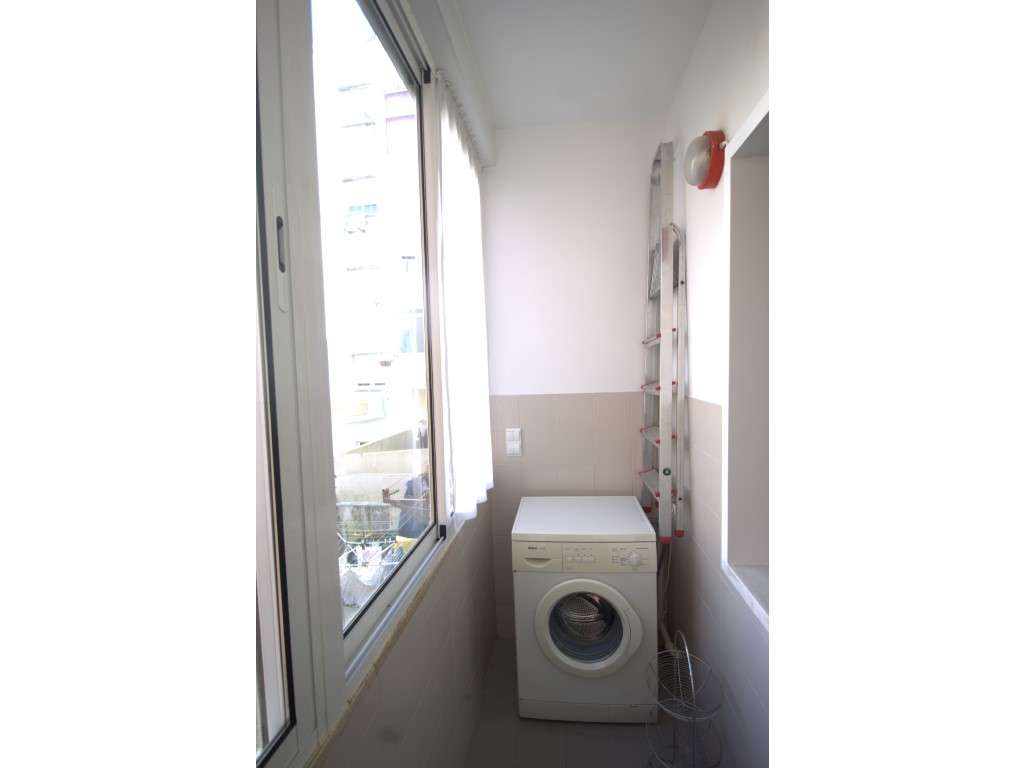 T2 remodelado em zona central de Benfica - Grande imagem: 5/17