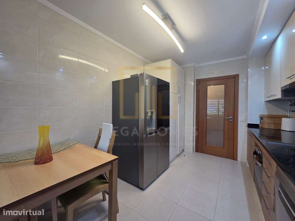 T3 amplo, seminovo, com lugar de estacionamento, em Cerro Ruivo, Po...-9