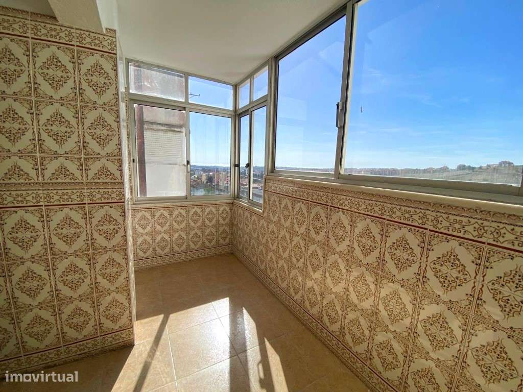 Apartamento T3 com Varanda em Monte Abraão - Uma Oportunidade para ...-9