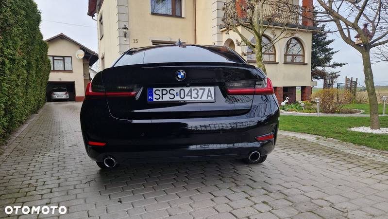 BMW Seria 3 330i Sport Line sport - 13