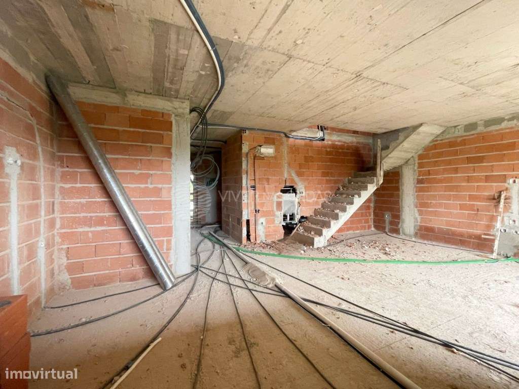 Apartamento T3 Duplex c/ garagem e varandas | Vale de Milhaços | Co... - Grande imagem: 4/48