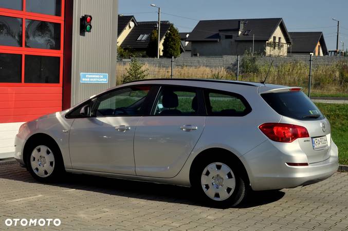 Opel Astra - 11