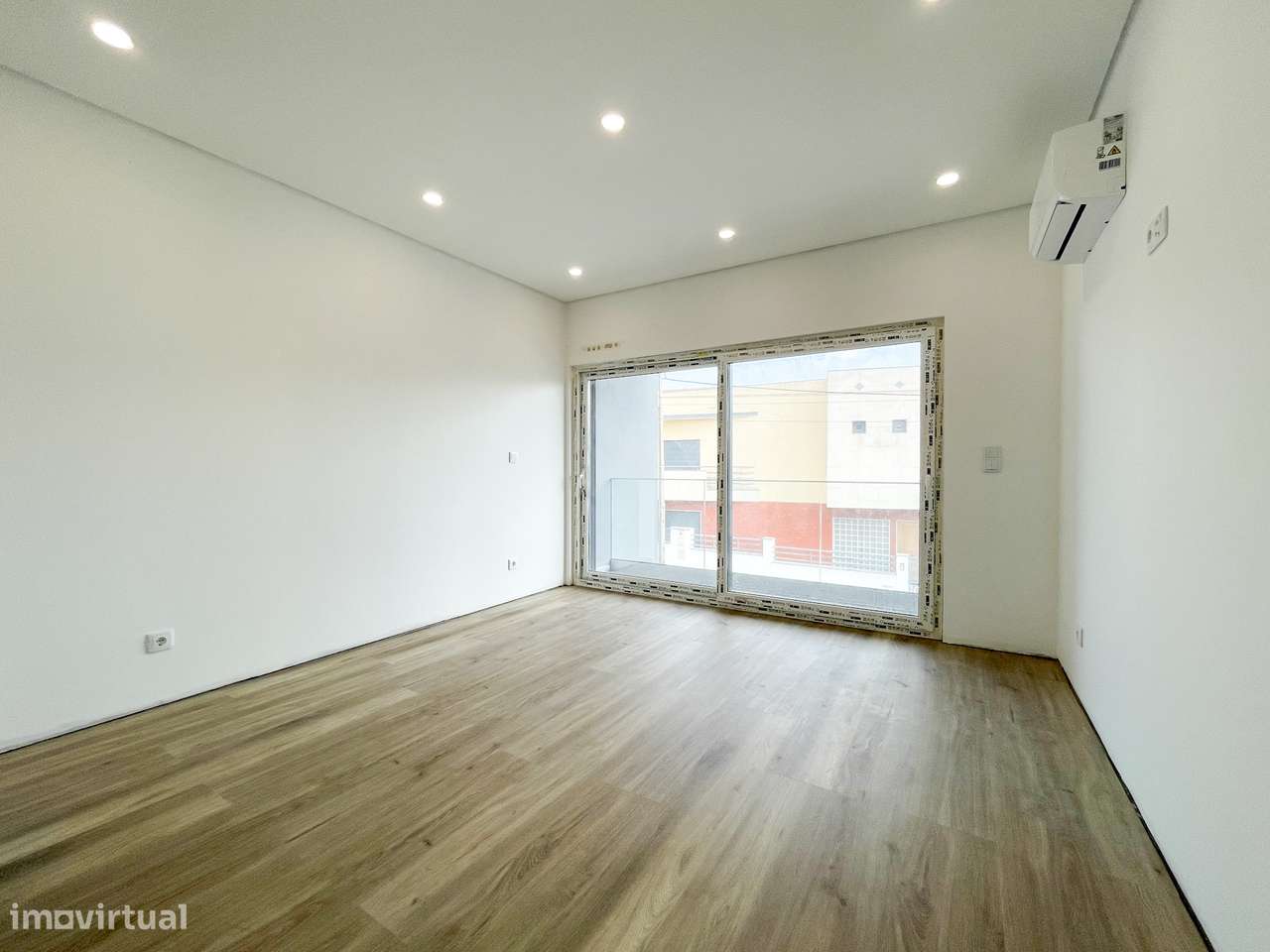 Moradia T4 com Piscina - Santa Iria de Azoia (Bairro da Salvação)-35