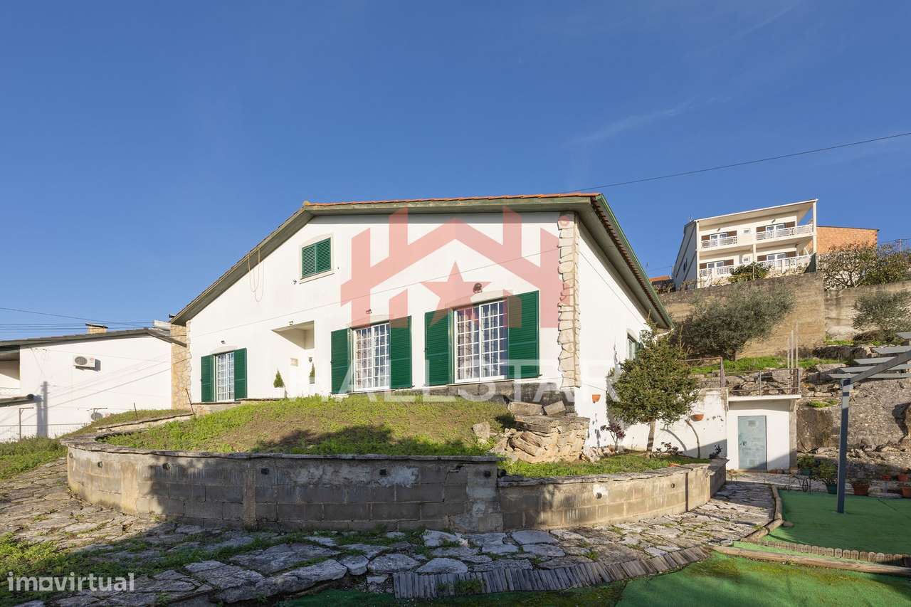 Moradia T3 Isolada / Aquecimento Central / Torre-33