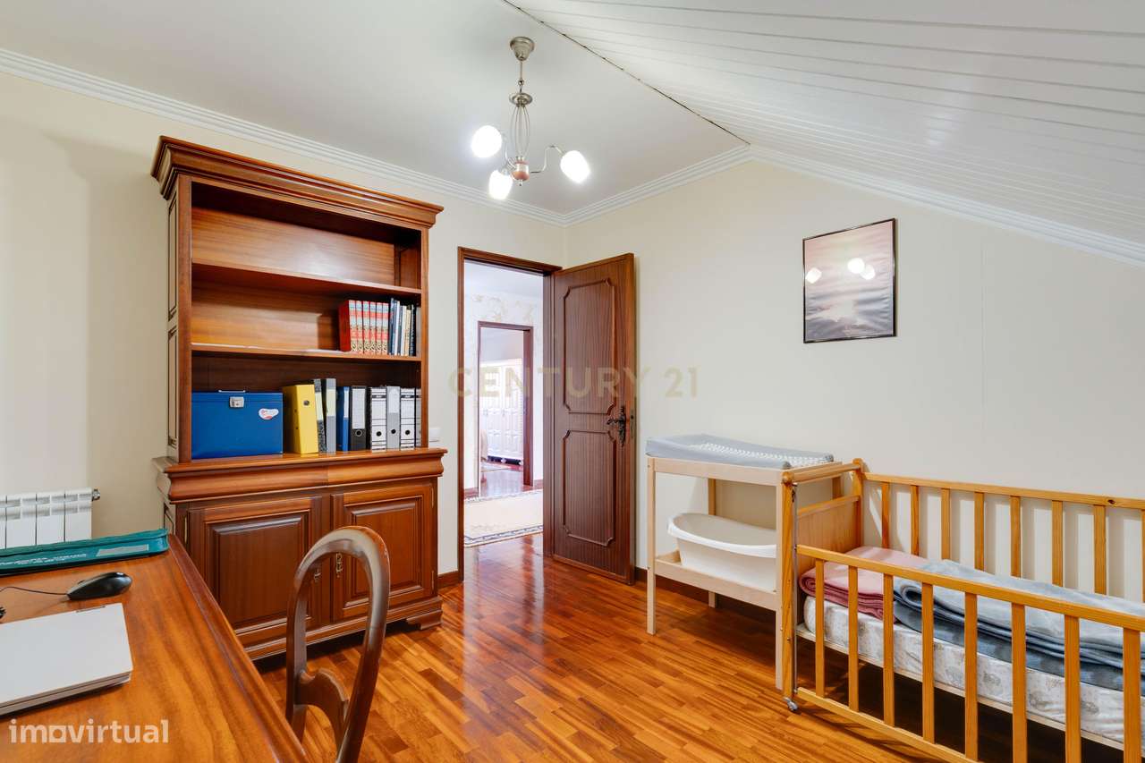 Moradia com um belissimo espaço exterior e praia privada!-15