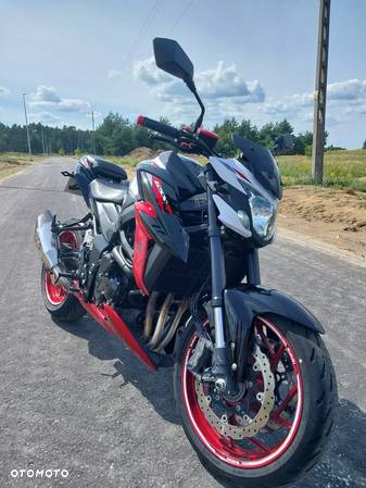 Suzuki GSX - 12