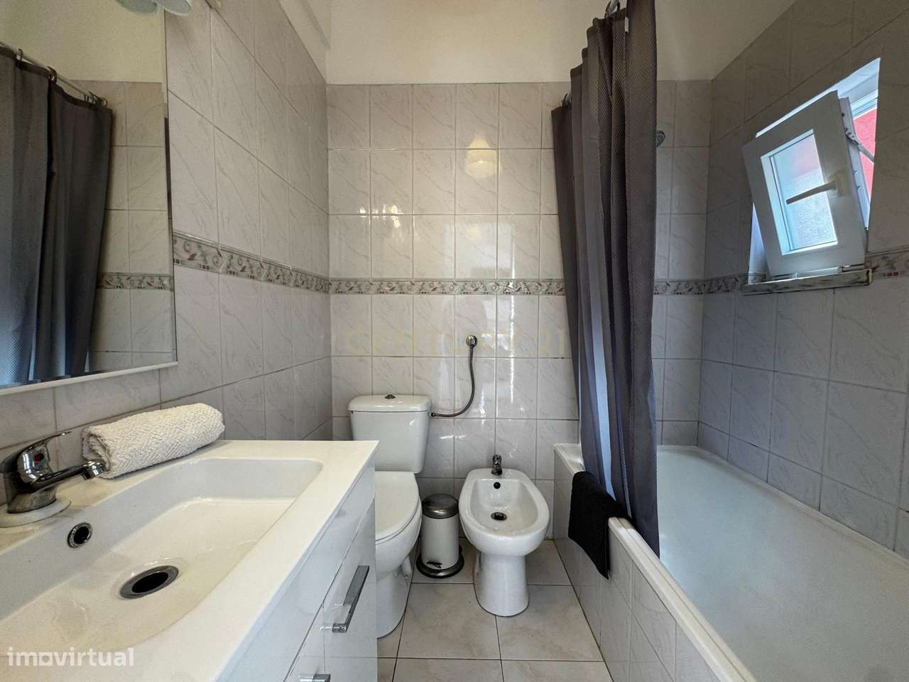 Oportunidade Única no Coração de Lisboa!  Apartamento Equipado e em Ex-12