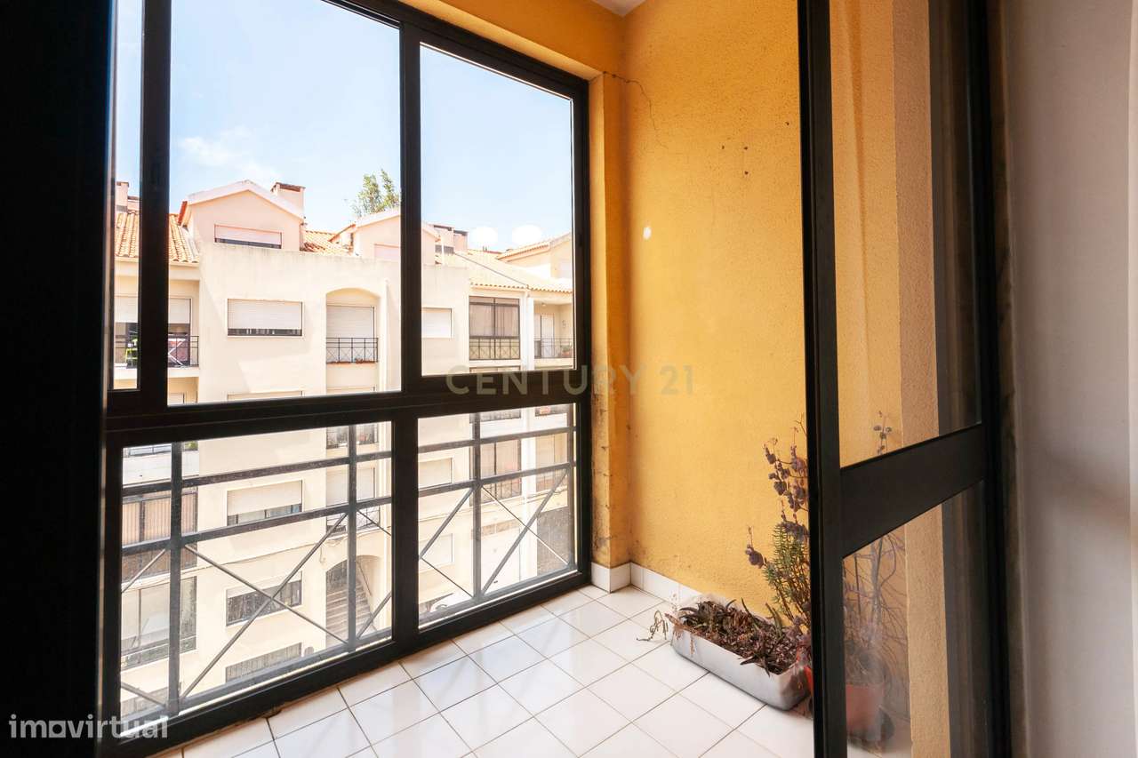 T2+1 Duplex com Garagem em Carcavelos-22