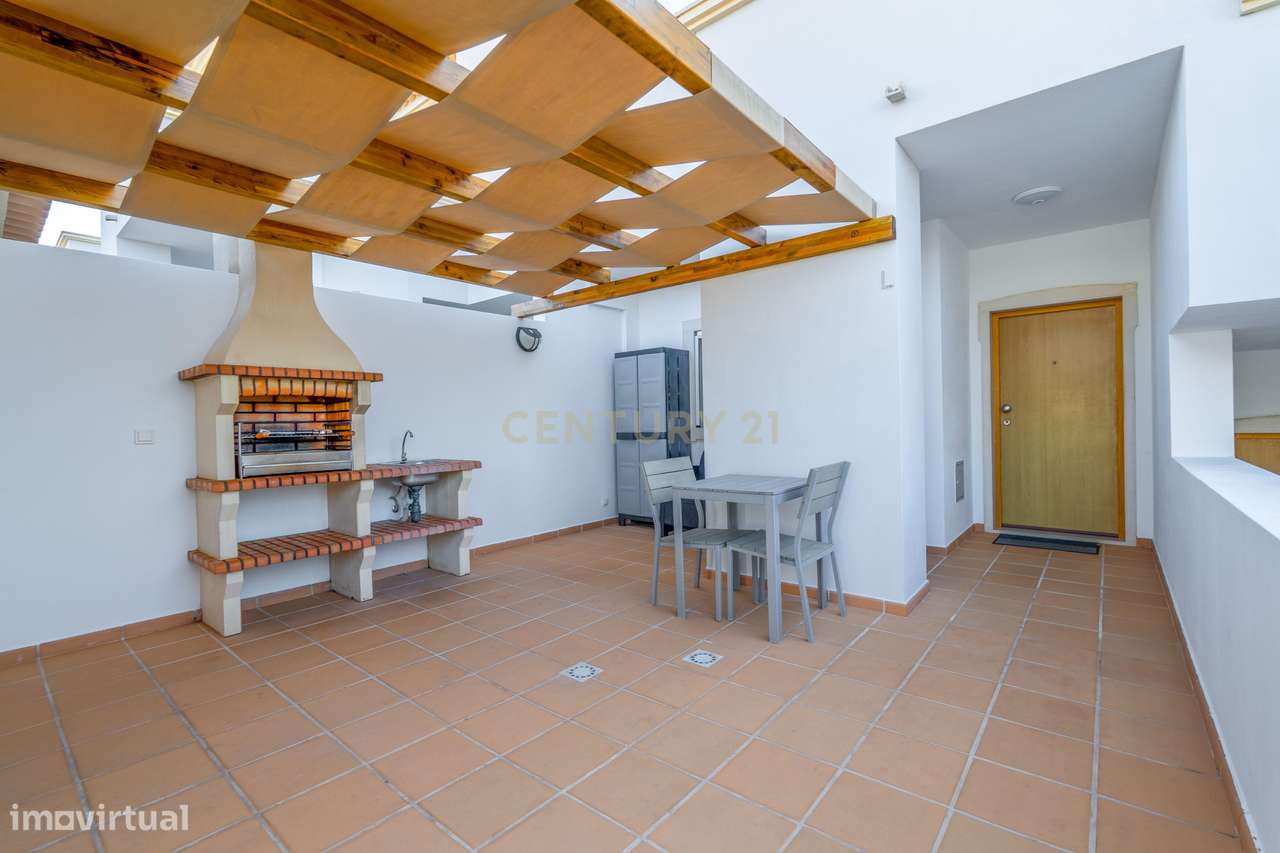 Moradia T2+2, inserida num condomínio fechado com piscina, em Albufeir - Grande imagem: 4/39